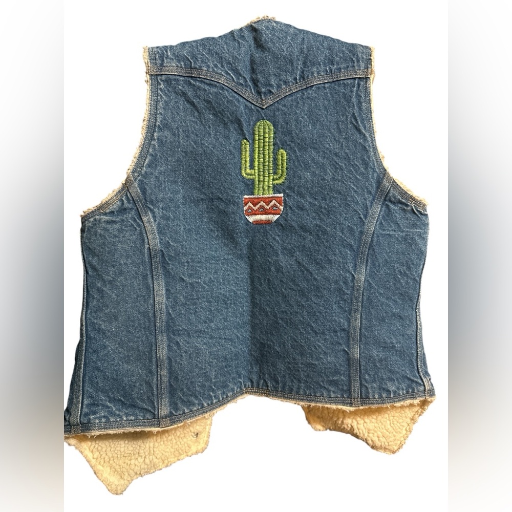 RARE levi’s western embroidered sherpa vest